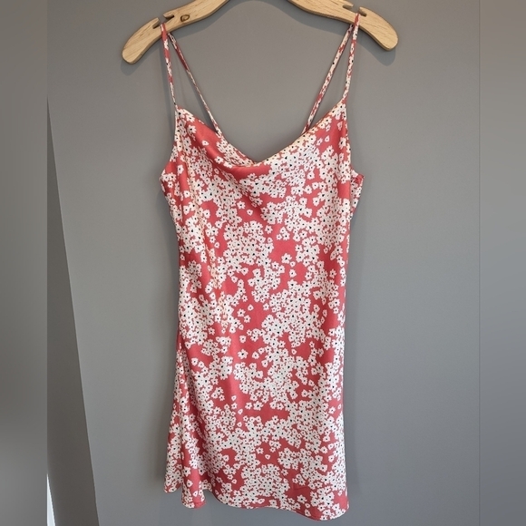 Socialite Red and White Floral Daisies Sateen Mini Dress Size XS - Picture 1 of 5
